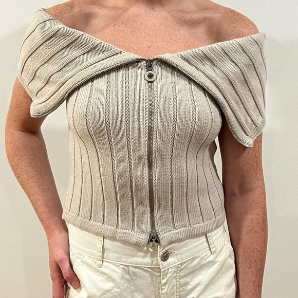 CHANEL SLEEVELESS SWEATER VEST - Picture 8 of 12